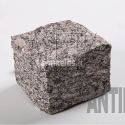 Granito akmens trinkelė ANTIK pilka 100x100x100